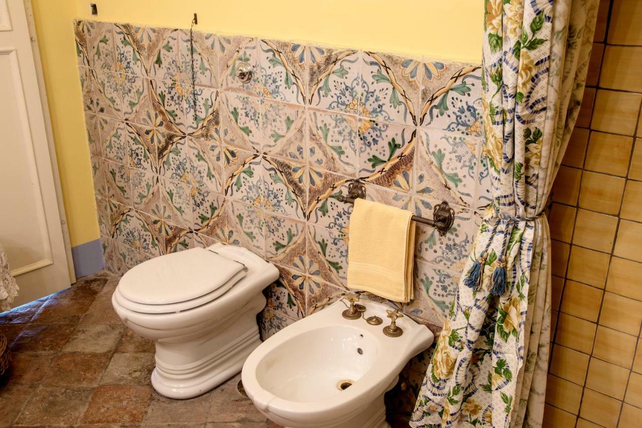 Apartamento Il Teatro Di Nerone Nápoles Exterior foto