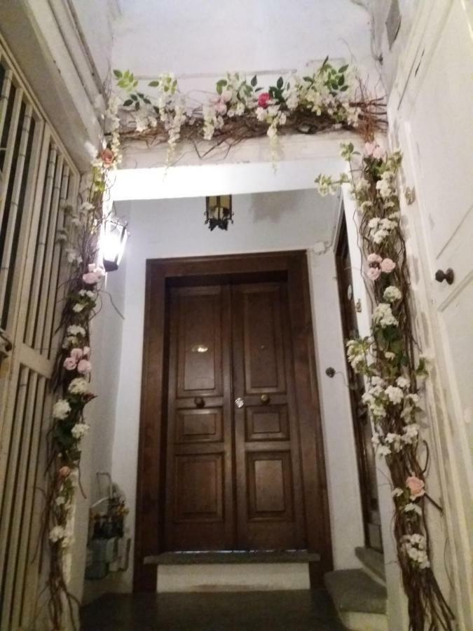 Apartamento Il Teatro Di Nerone Nápoles Exterior foto